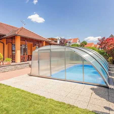 Holiday home Na Vinarske Stezce *