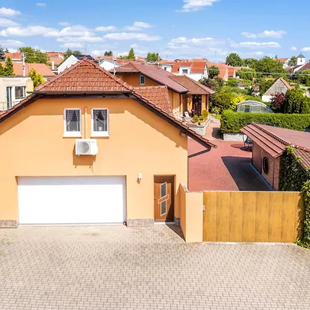 Na Vinarske Stezce *